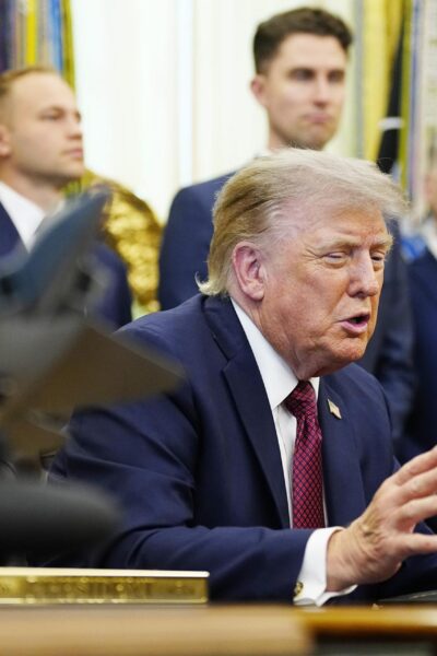 Trump anuncia 'pausa' em conflito com Irã e desmente falta de munição americana