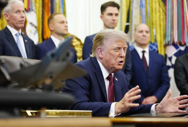 Trump anuncia 'pausa' em conflito com Irã e desmente falta de munição americana
