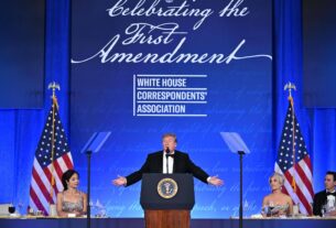 Trump reage a atentado e defende debate público em jantar com jornalistas