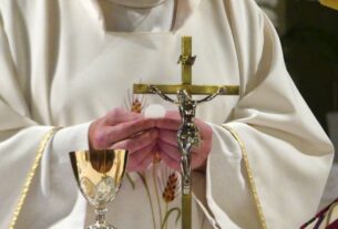 A fé sob cerco: católicos enfrentaram leis de execução e perseguição na América colonial