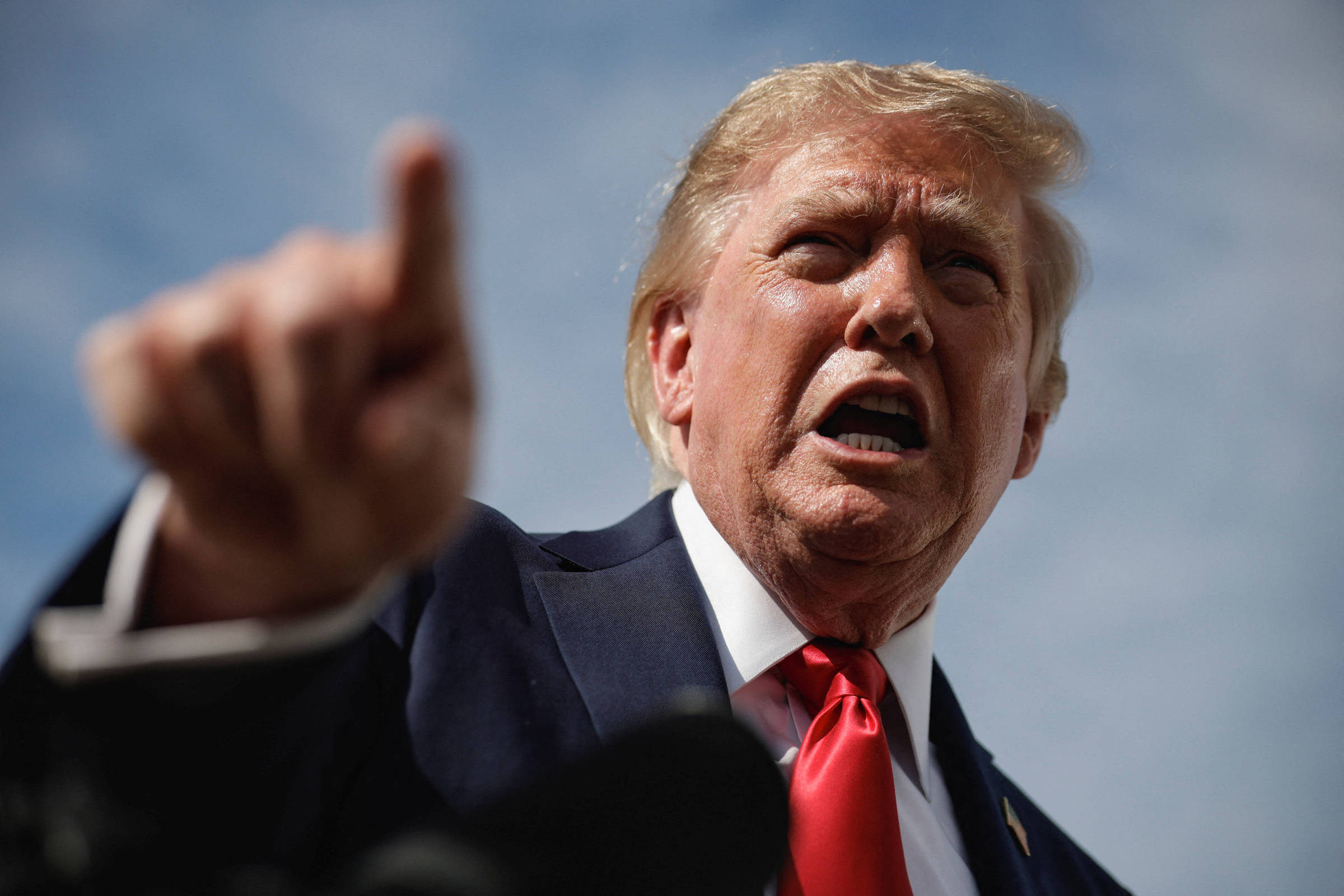 A influência de Trump na política brasileira: entre o alinhamento e a tradição nacionalista