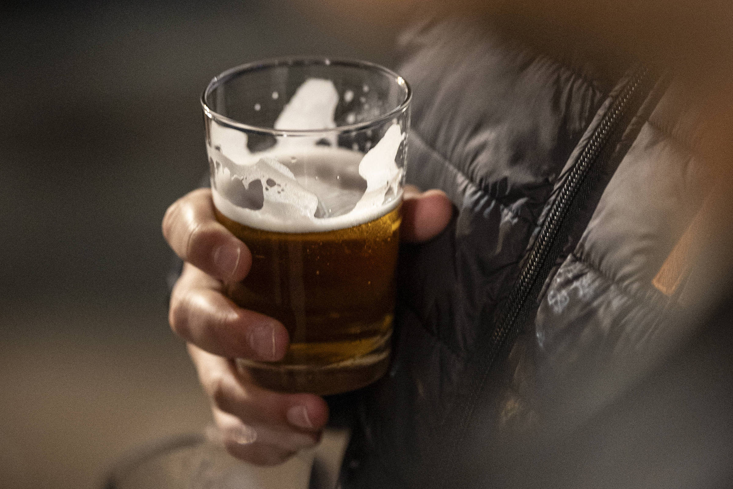 Abstinência de álcool pode elevar risco de consumo compulsivo, aponta estudo