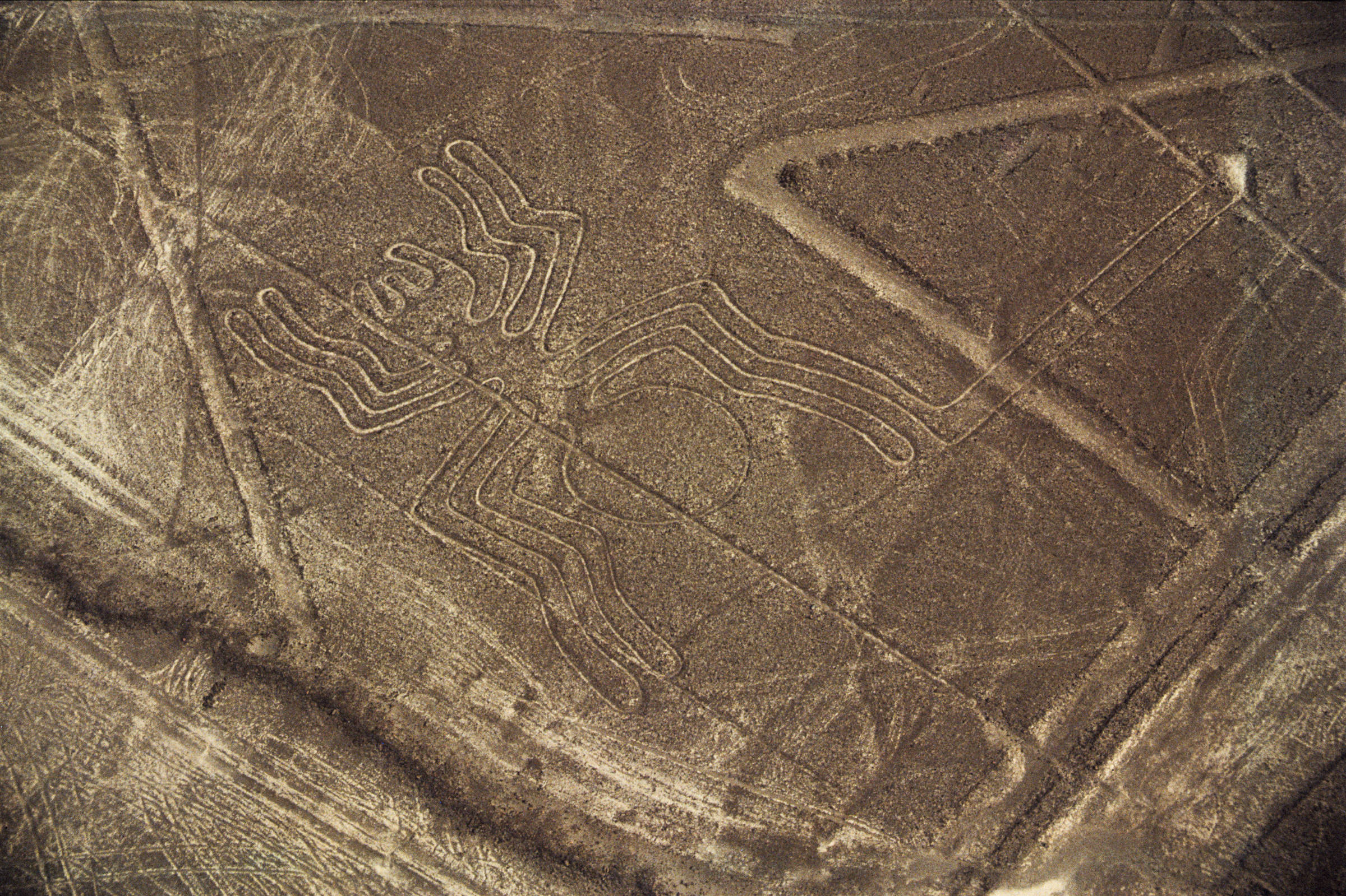 Acidente aéreo fatal perto das Linhas de Nazca deixa 13 mortos no Peru