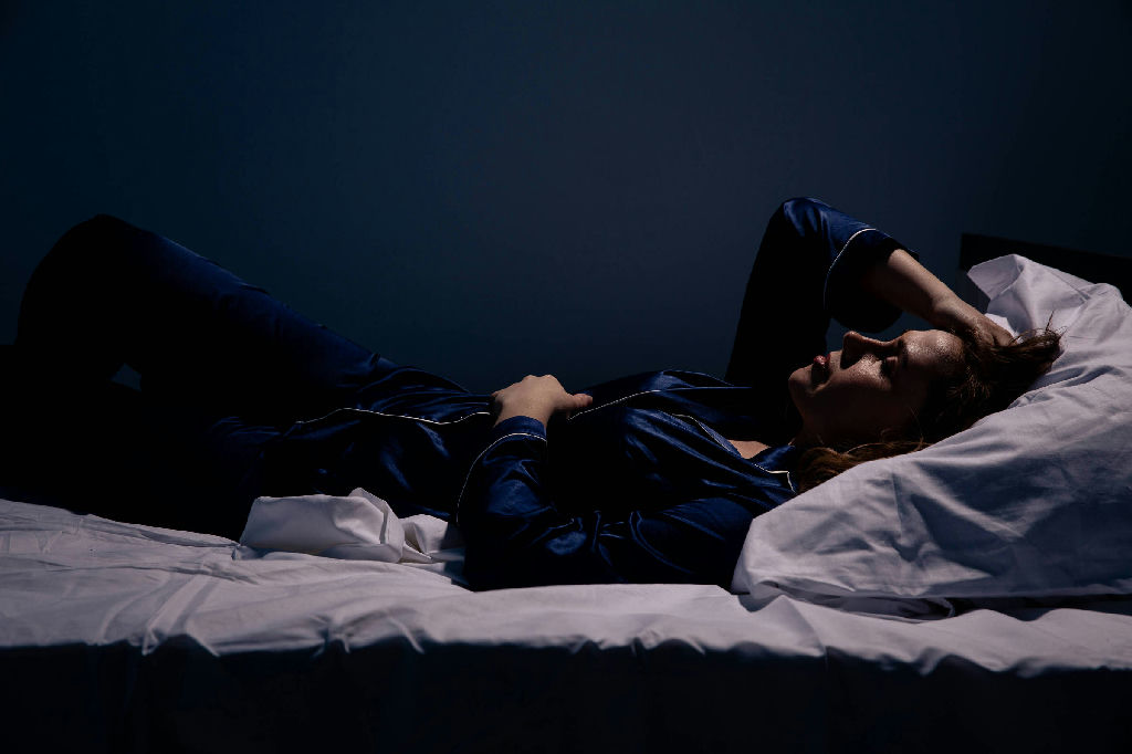 Alimentação e sono: como seus hábitos à mesa influenciam o descanso noturno