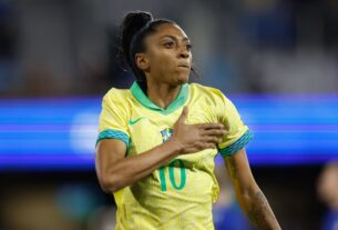 Atacante Kerolin chega ao Barcelona em negociação que redefine o futebol feminino brasileiro
