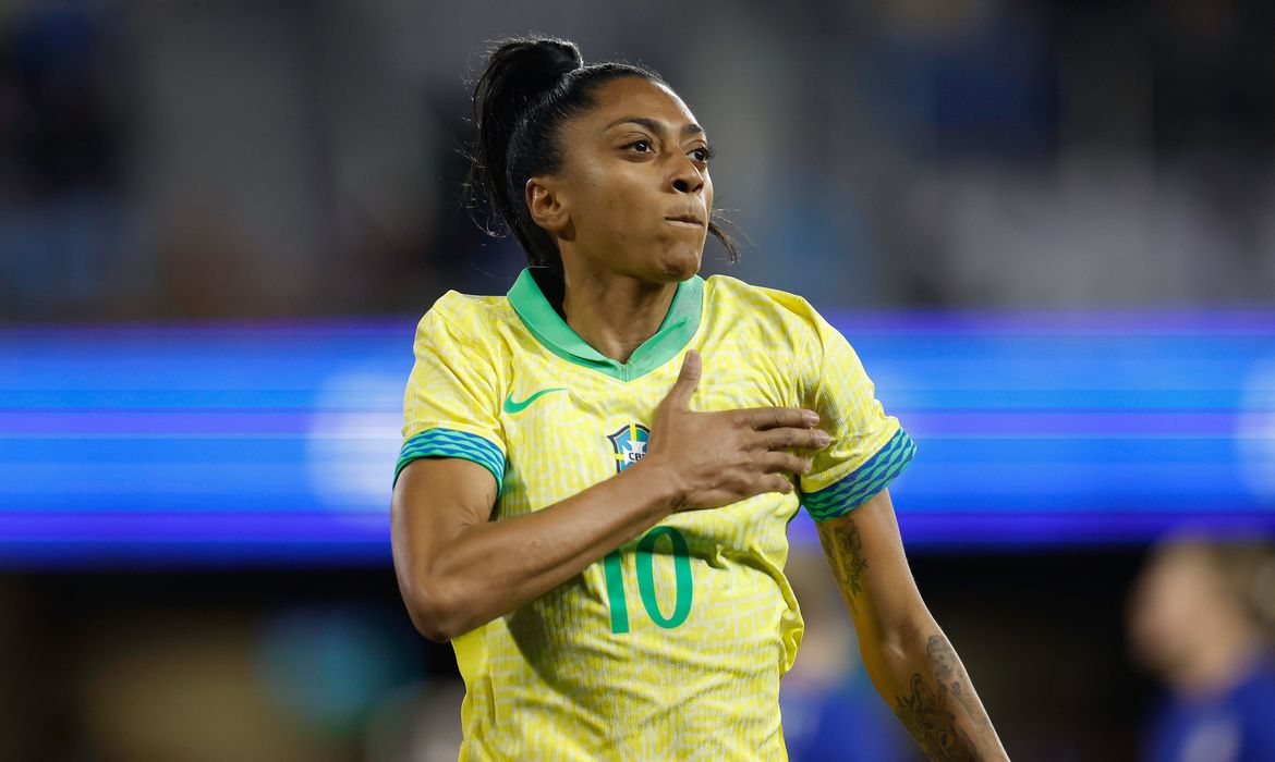 Atacante Kerolin chega ao Barcelona em negociação que redefine o futebol feminino brasileiro