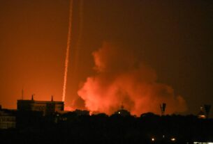Ataque russo devastador em Kiev deixa 16 mortos e intensifica apelo de Zelenski por mais defesa