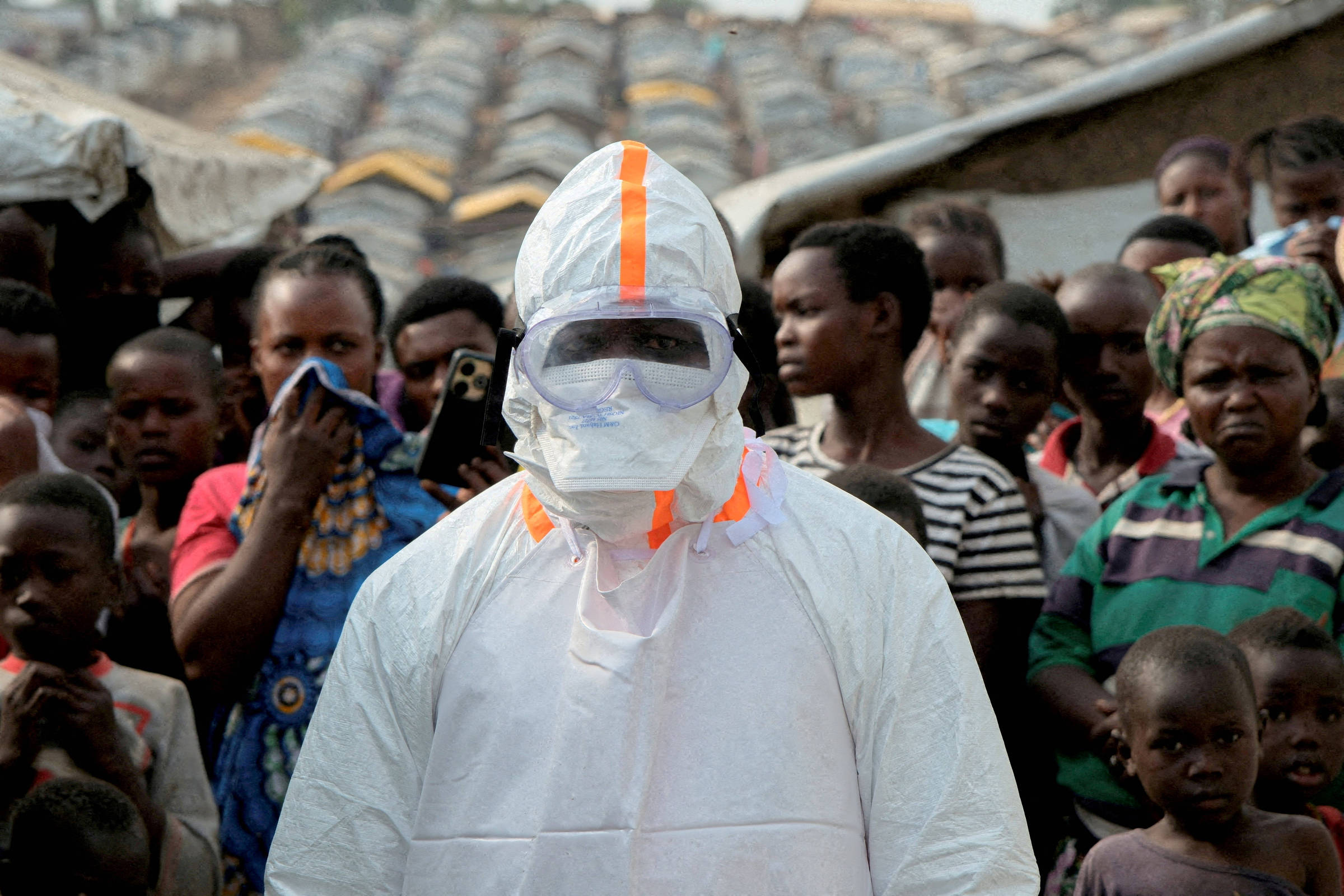 Ataques a equipes da Cruz Vermelha dificultam combate ao ebola no Congo