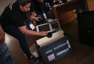 Brasileiros em Nova York enfrentam medo de deportação ao buscar locais de votação
