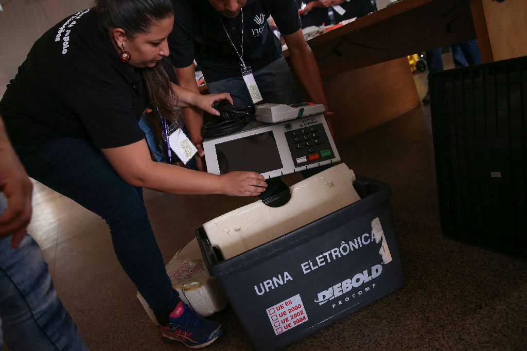 Brasileiros em Nova York enfrentam medo de deportação ao buscar locais de votação