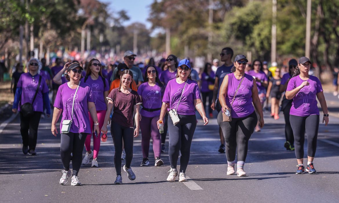 Caminhadas mobilizam mulheres e especialistas para conscientizar sobre o lipedema