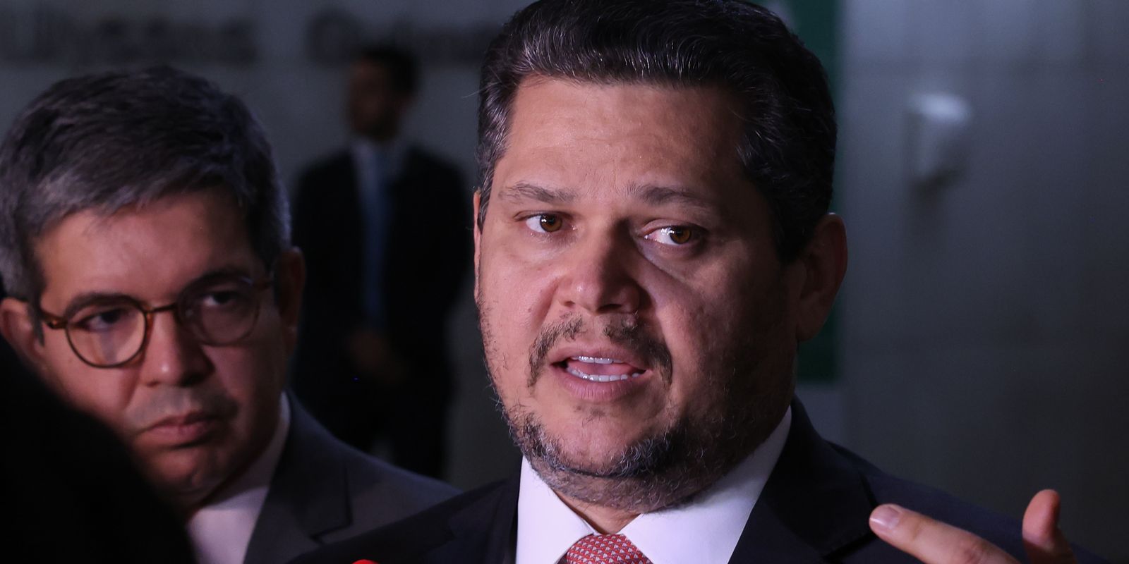 CCJ do Senado recebe PEC que busca extinguir a escala de trabalho 6x1 por iniciativa de Alcolumbre