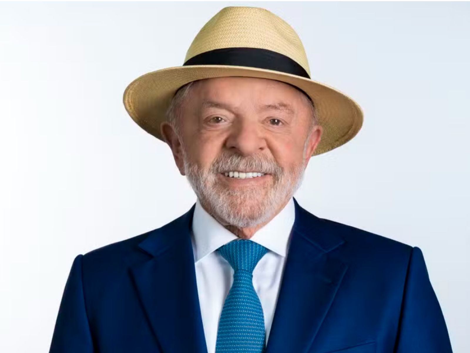 Chapéu-panamá de Lula na urna eletrônica revela simbolismo e estratégia
