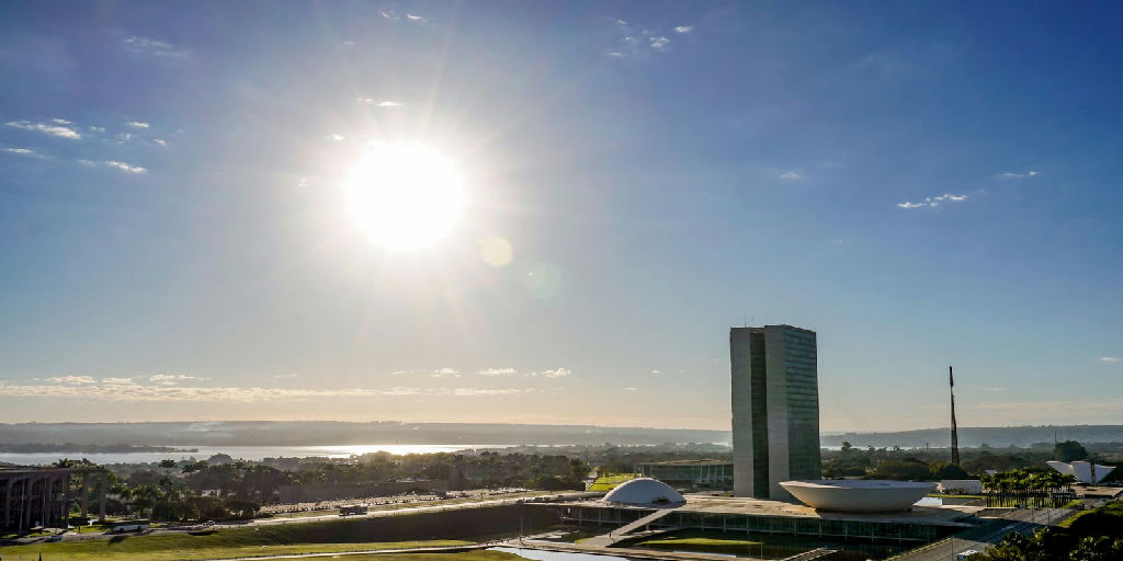 Congresso acelera votações decisivas sobre jornada 6x1 e impostos de importação