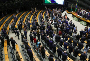 Congresso se prepara para votação crucial da "taxa das blusinhas" nesta segunda