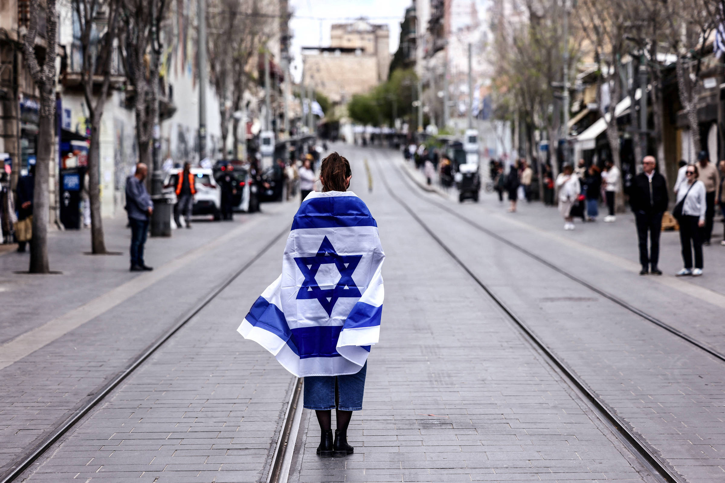 Crise e conflito impulsionam êxodo incomum de israelenses, com impacto em setores-chave