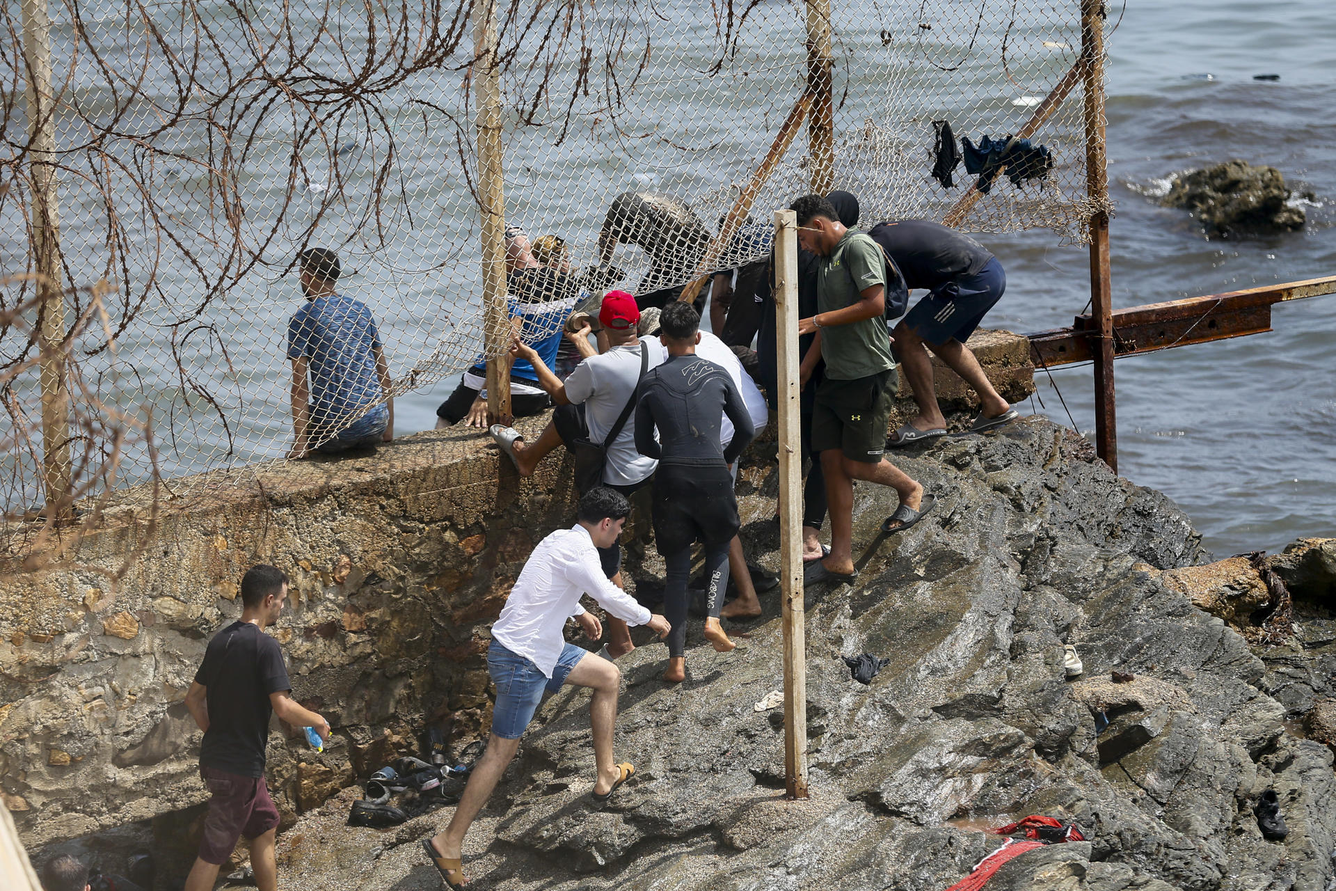 Crise migratória em Ceuta pressiona fronteiras e altera políticas na Europa