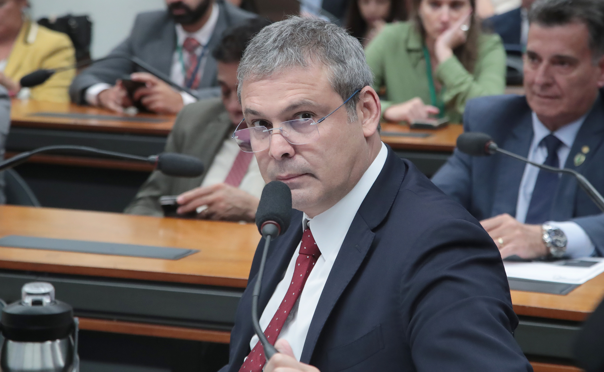 Deputado Lindbergh Farias solicita ao STF que Flávio, Eduardo e PL indenizem por impactos de tarifas americanas