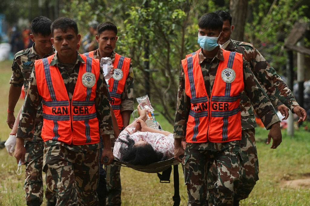 Desastre glacial no Himalaia: 919 mortos e milhares desaparecidos no Nepal e China