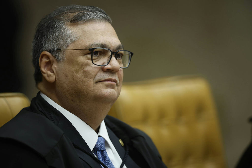Dino defende equilíbrio do STF e alerta sobre riscos do ultraprotagonismo judicial