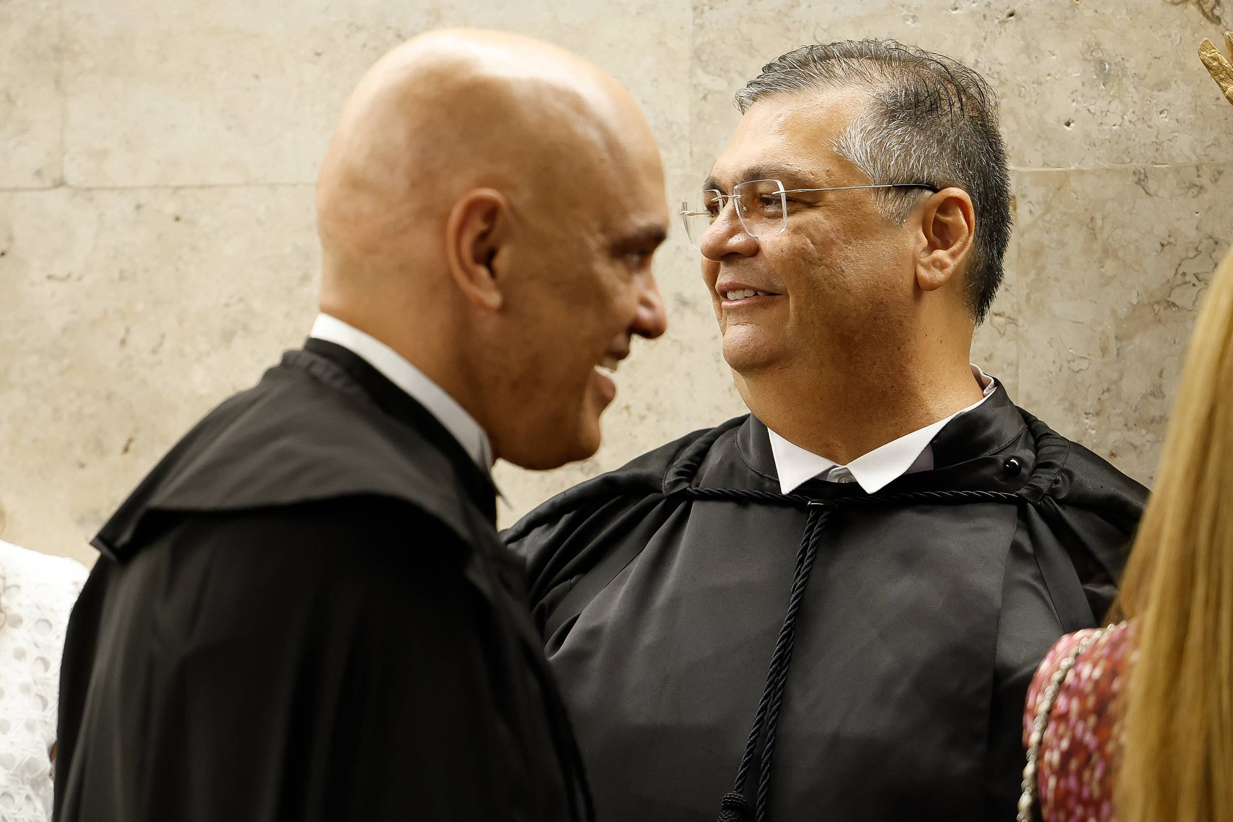 Dino e Moraes enfrentam isolamento no STF ao sugerirem volta do diploma de jornalista