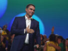 Em João Pessoa, Flávio Bolsonaro defende Bolsa Família e acena ao Nordeste no mesmo dia de convenção de Lula