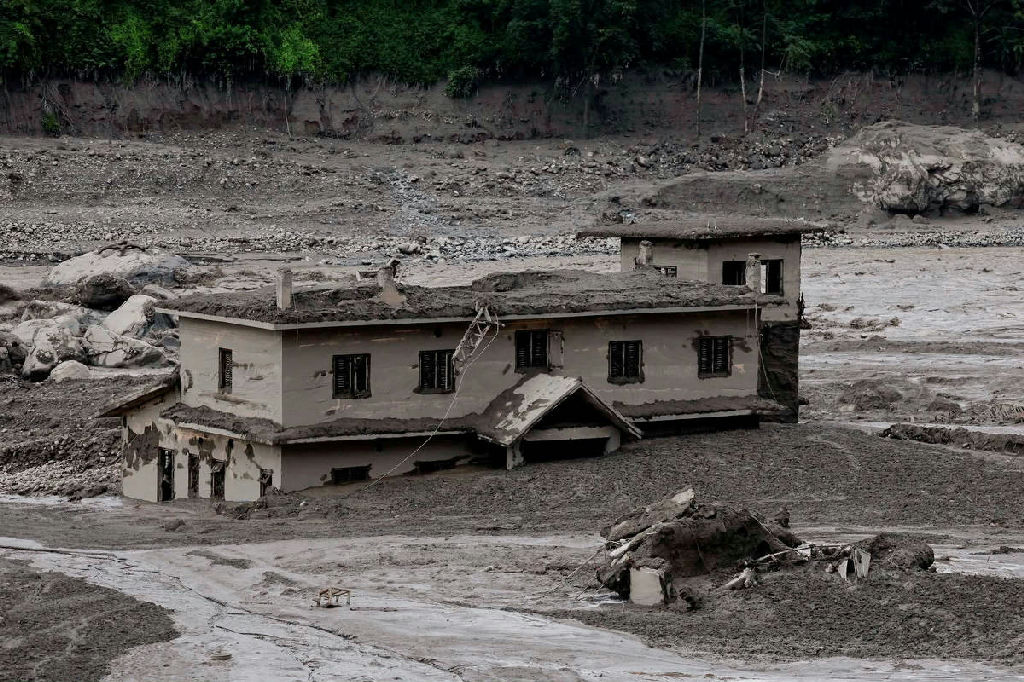 Enchentes Nepal Tibete: mais de 1.300 desaparecidos e 273 mortos após tragédia no Himalaia