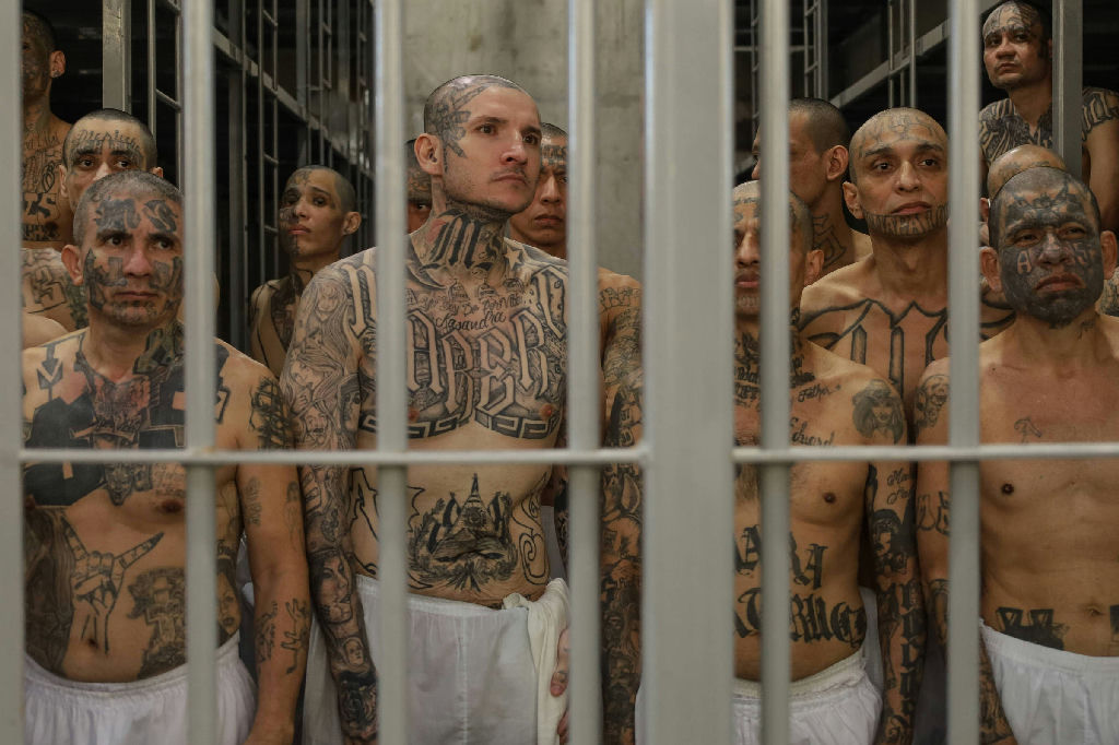 Entre a segurança e o autoritarismo: a nova realidade de El Salvador sob Bukele