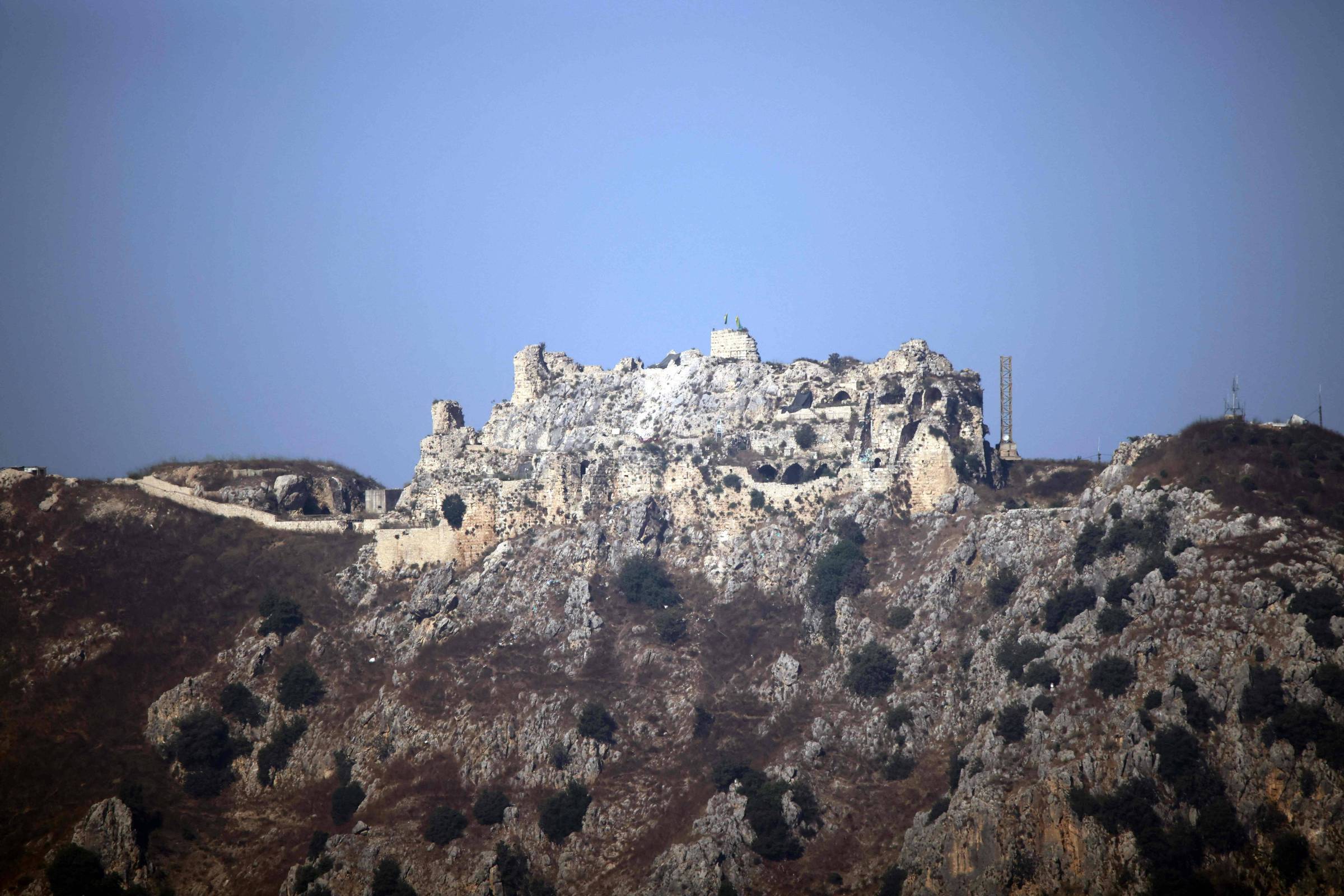 Explosões perto de castelo histórico no Líbano elevam tensão e ameaçam cessar-fogo