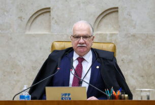 Fachin repreende advogado por tratar ministros do STF pelo nome durante sessão