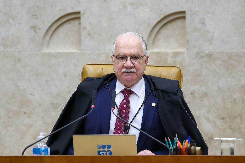 Fachin repreende advogado por tratar ministros do STF pelo nome durante sessão