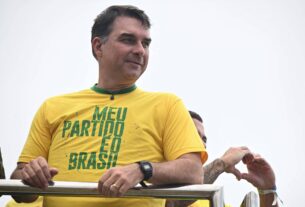 Flávio Bolsonaro abandona postura moderada e adota linha dura contra o crime no Rio