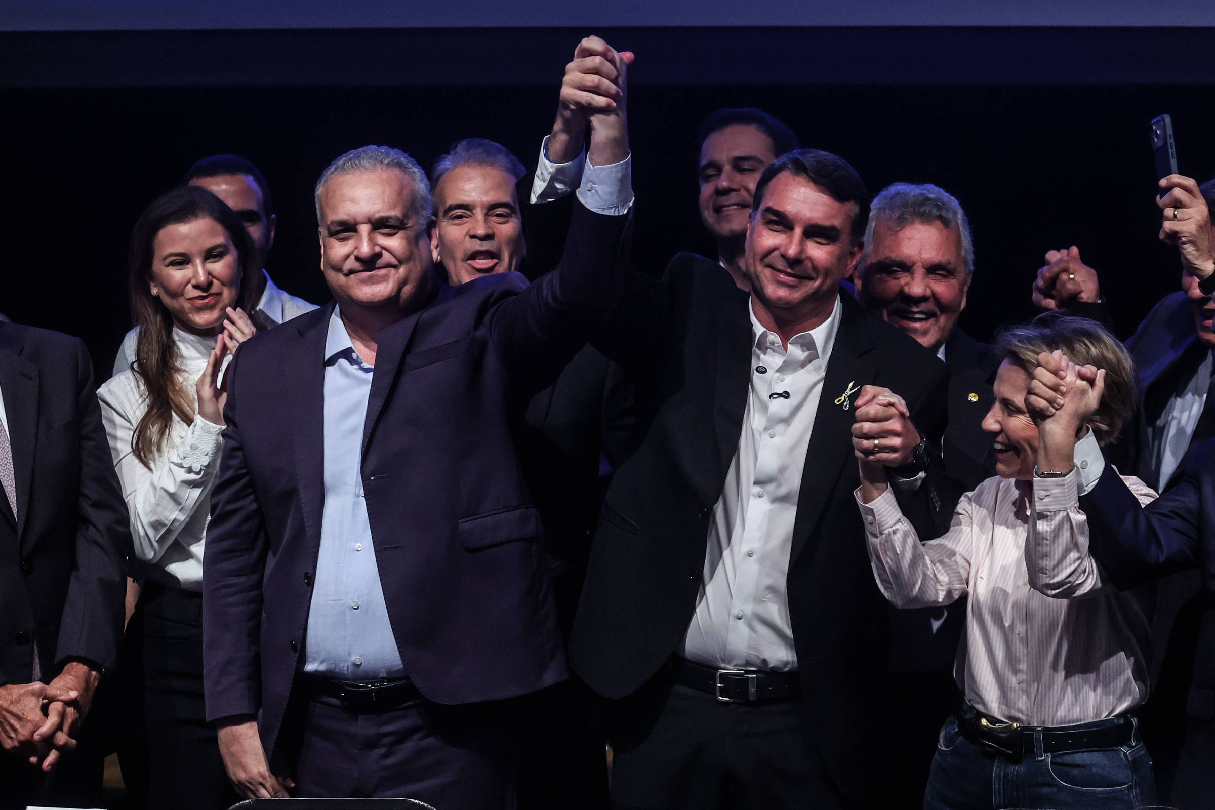 Flávio Bolsonaro define Alfredo Gaspar como vice em articulação de última hora