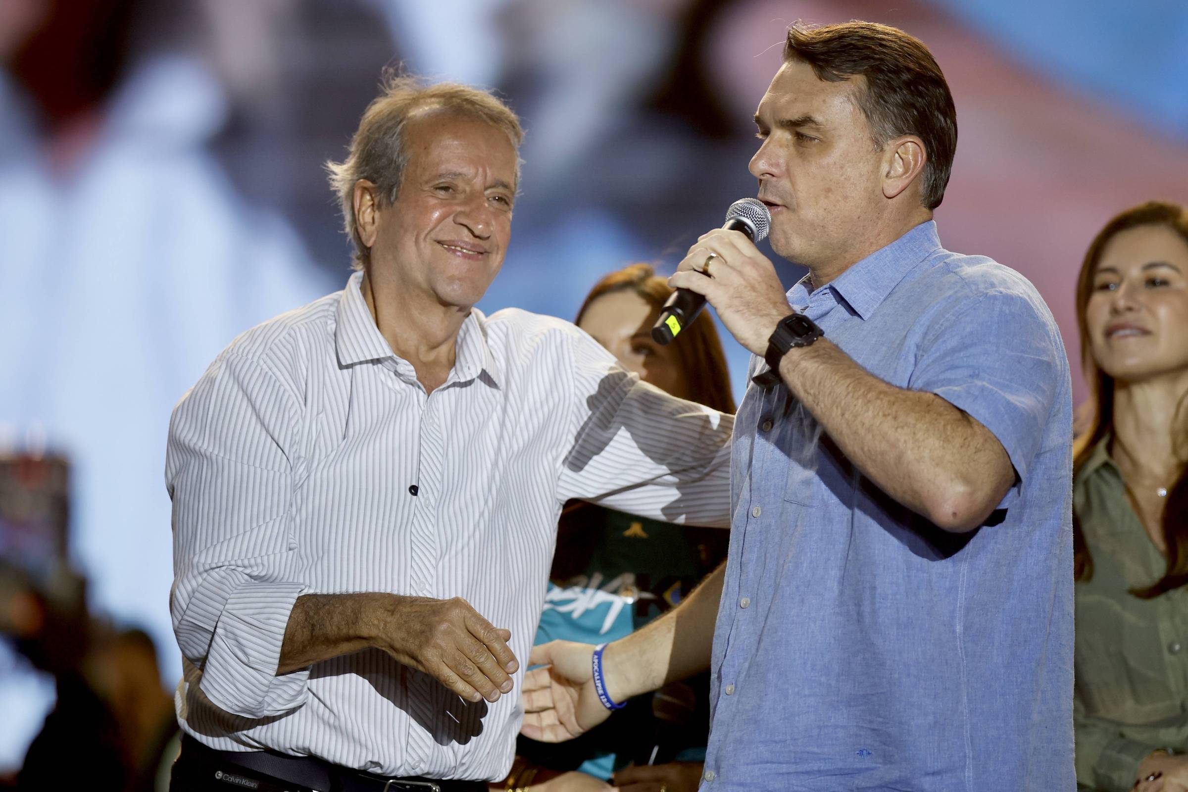 Flávio Bolsonaro e PL buscam vice, mas Republicanos mantém resistência e avalia neutralidade