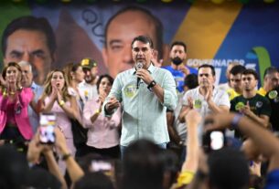 Flávio Bolsonaro em Belo Horizonte: caminhada com Roscoe e Nikolas reforça palanque