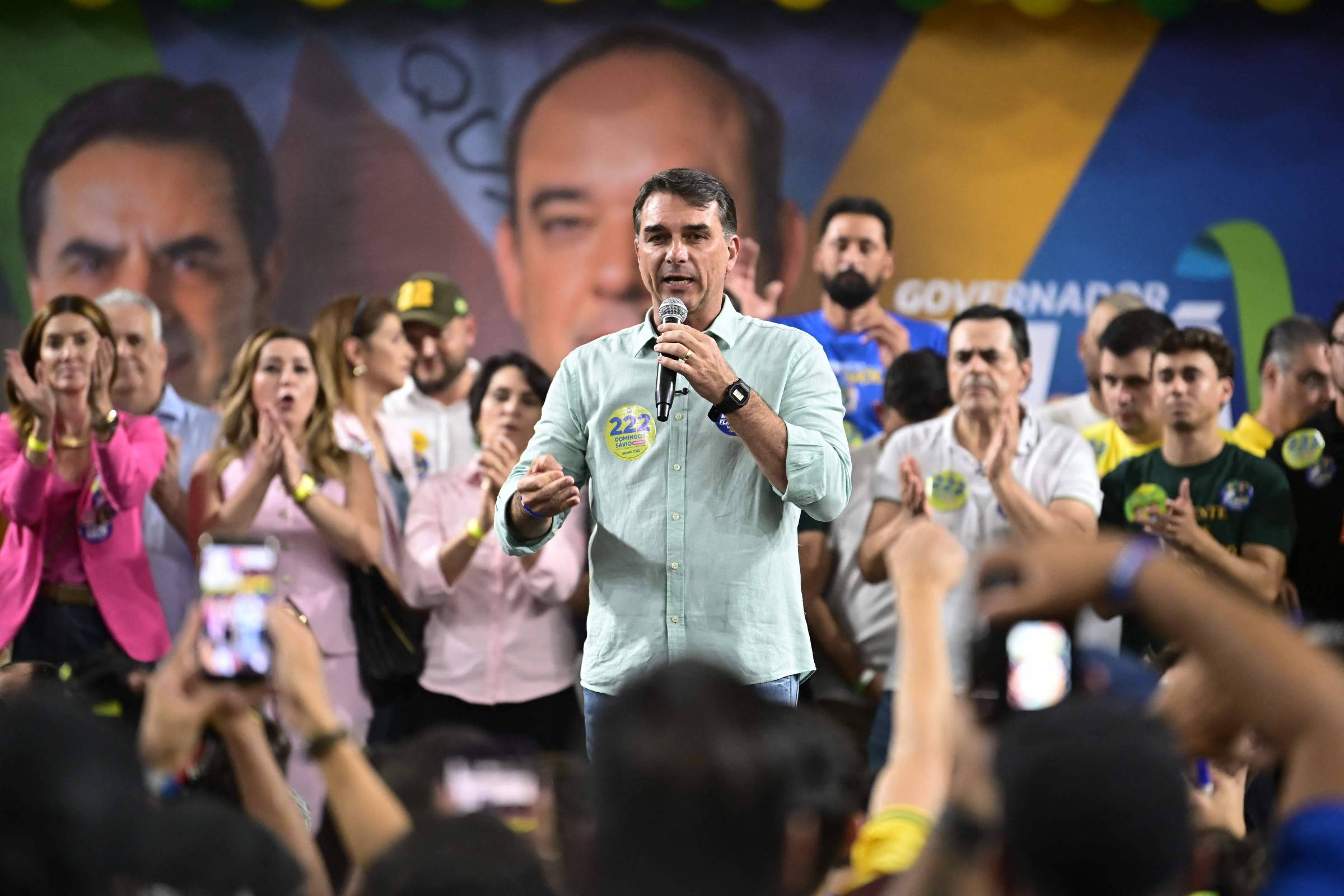 Flávio Bolsonaro em Belo Horizonte: caminhada com Roscoe e Nikolas reforça palanque