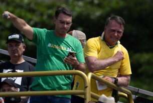 Flávio Bolsonaro propõe realocar universidades federais para o Ministério da Ciência e Tecnologia