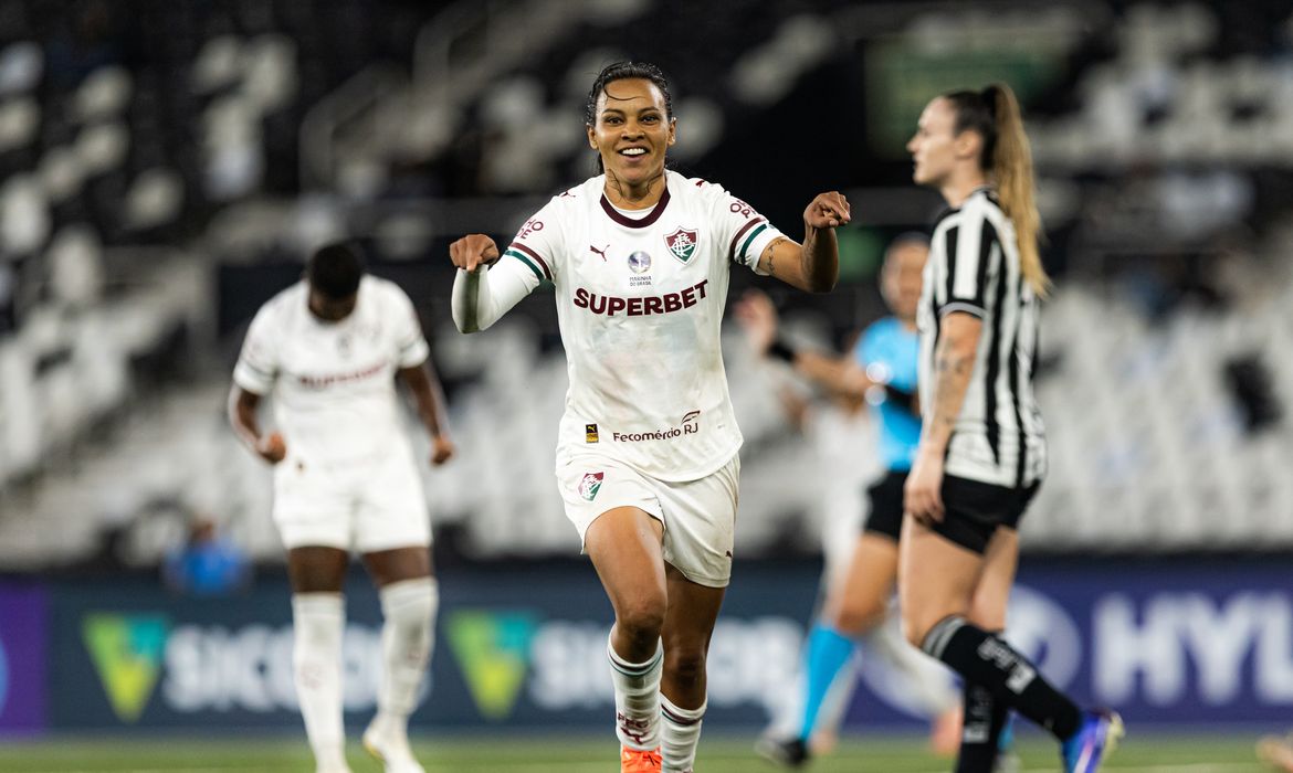 Fluminense vence clássico contra o Botafogo e mantém vivo o sonho do G-8 no Brasileirão Feminino