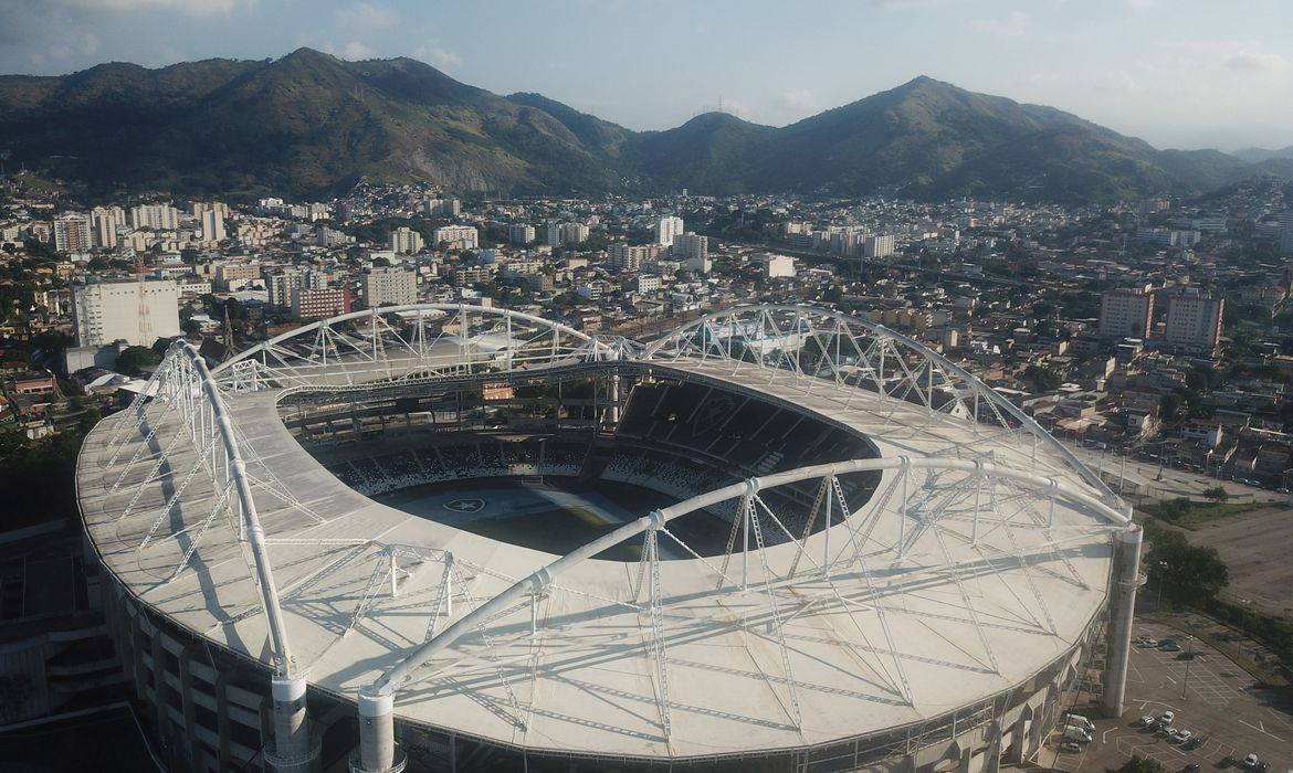 Forte ventania no Rio de Janeiro força adiamento de clássico do Brasileirão Feminino