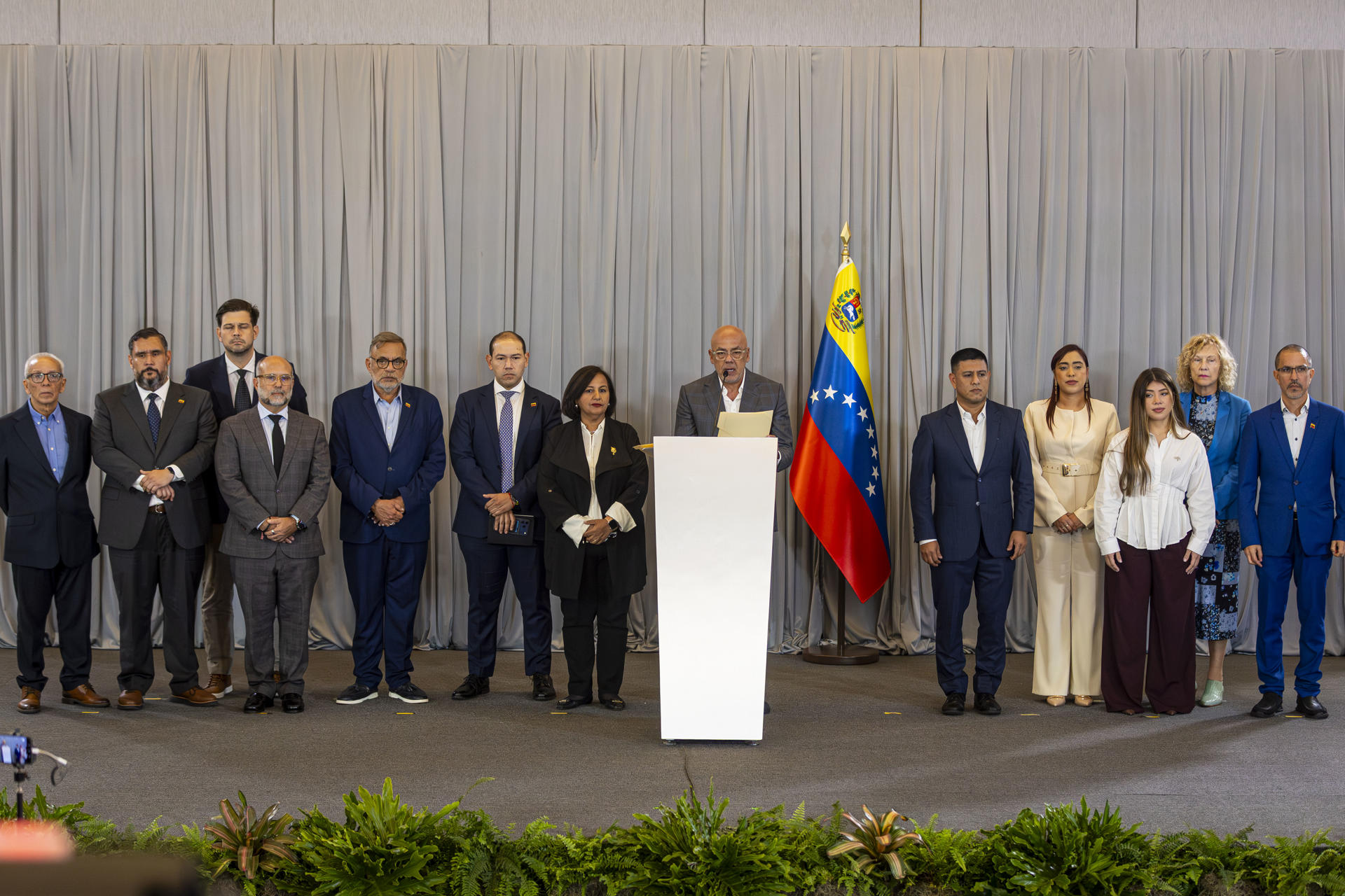 Governo e oposição na Venezuela pactuam reforma do Supremo para transição democrática