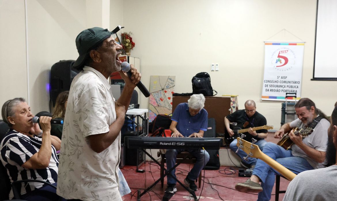 Harmonia Enlouquece: grupo de pacientes psiquiátricos lança quinto álbum no Rio