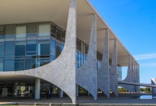 Itamaraty critica escalada diplomática após EUA revogarem visto da embaixadora Maria Luiza Viotti