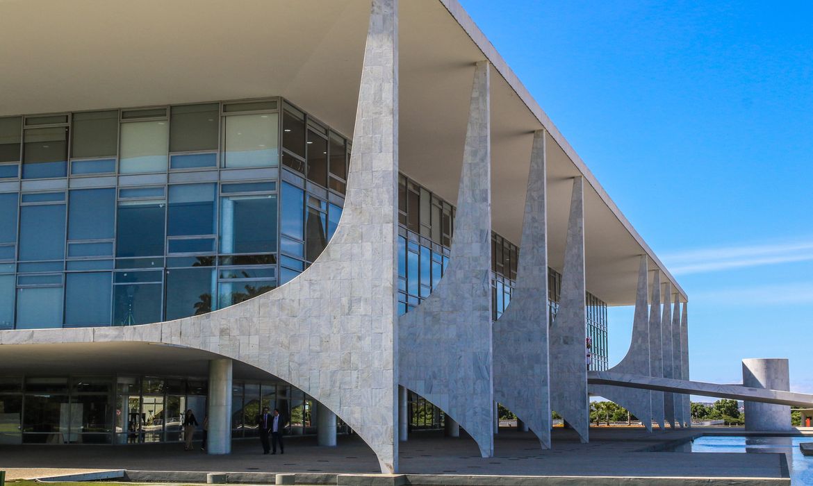 Itamaraty critica escalada diplomática após EUA revogarem visto da embaixadora Maria Luiza Viotti