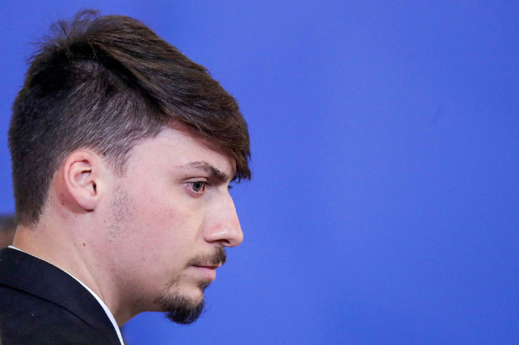 Jair Renan Bolsonaro tem salário reduzido em R$ 4.555 por faltas na Câmara de Balneário Camboriú