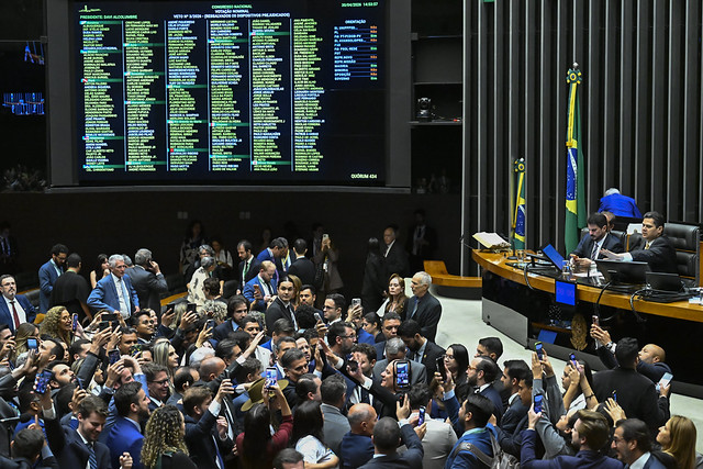 Judicialização da política: Lula recorre ao STF após recorde de vetos derrubados
