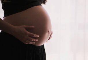 Justiça condena hospital por morte de bebê após parto induzido sem consentimento