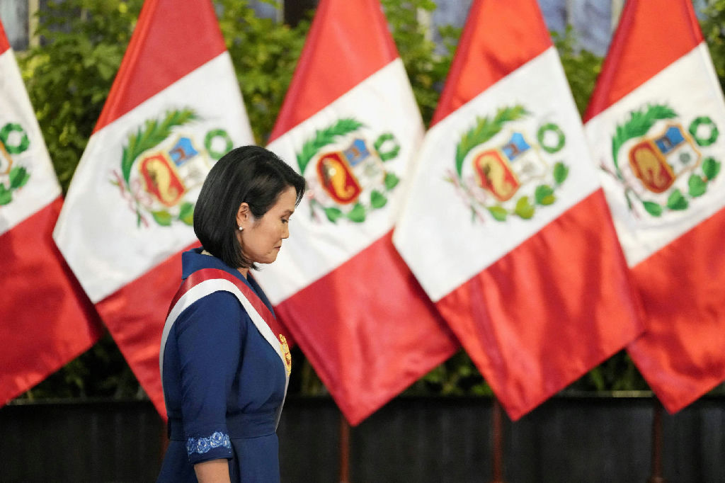 Keiko Fujimori inicia governo com alta popularidade e agenda de mão dura no Peru
