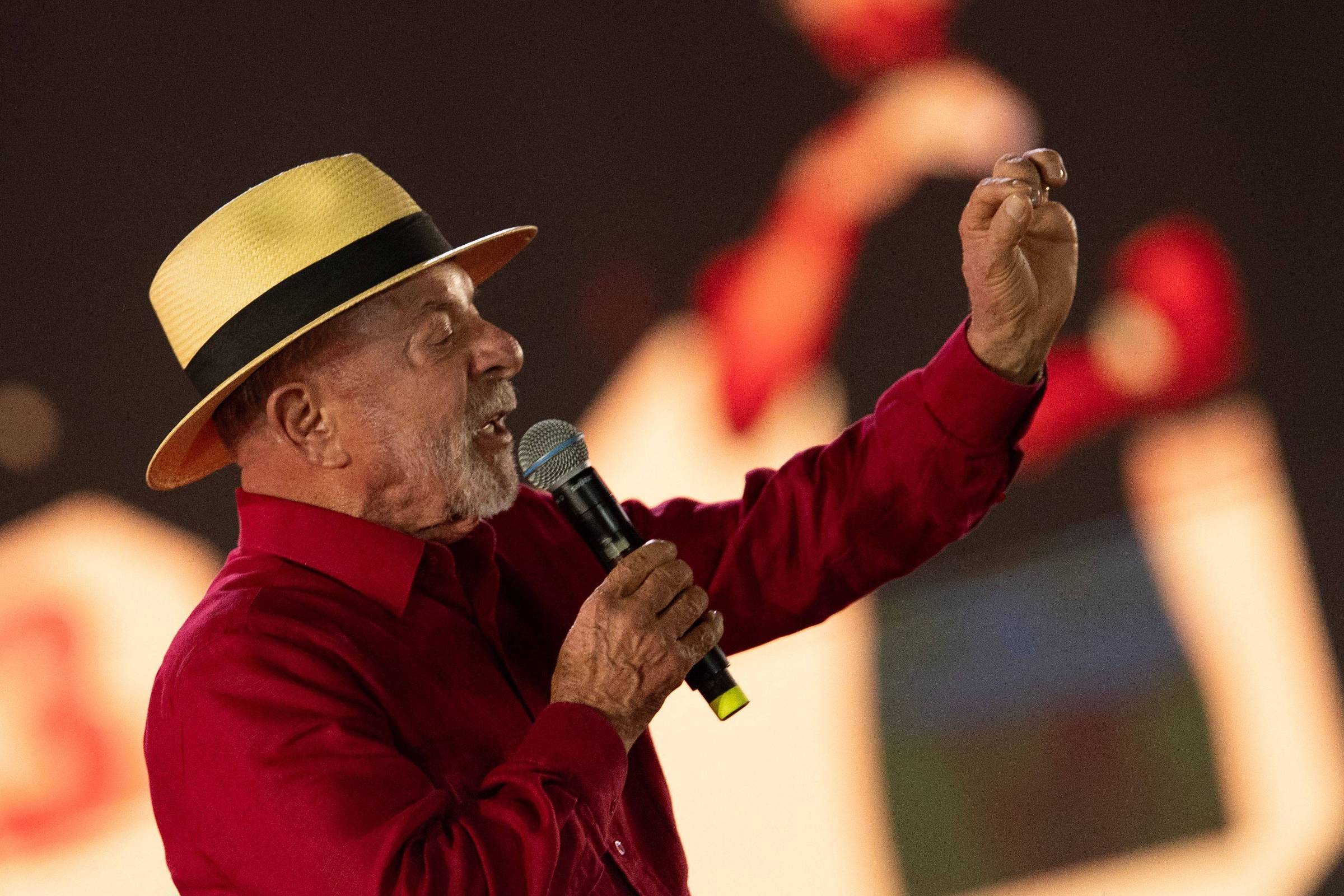Lula sugere a Trump cúpula com Xi e Putin em resort na Flórida para buscar paz