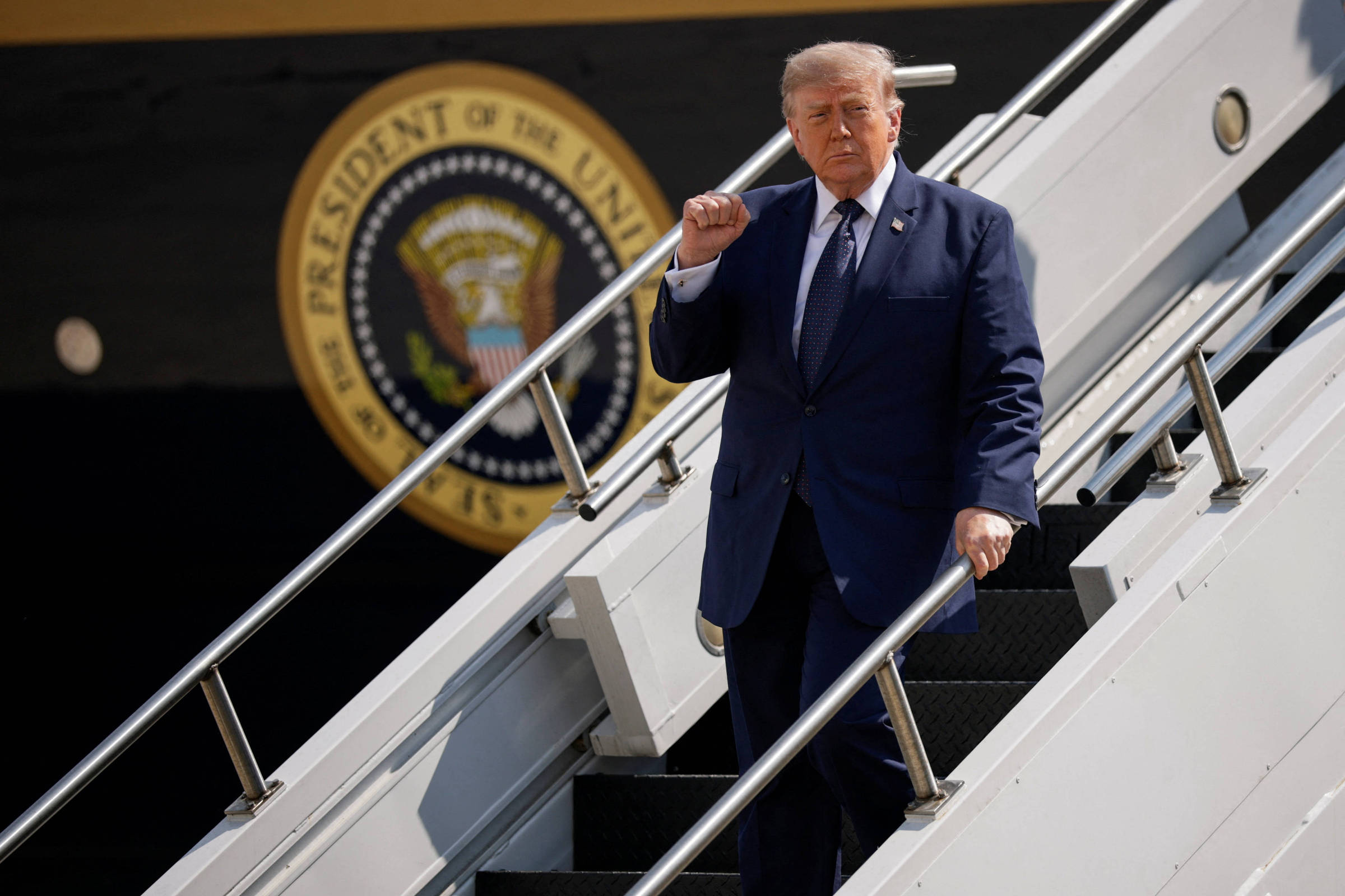 Manobra de alto risco: Trump deixa Turquia em sigilo por ameaças iranianas