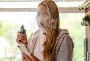 Médicos alertam para riscos crescentes do uso de cigarros eletrônicos entre jovens